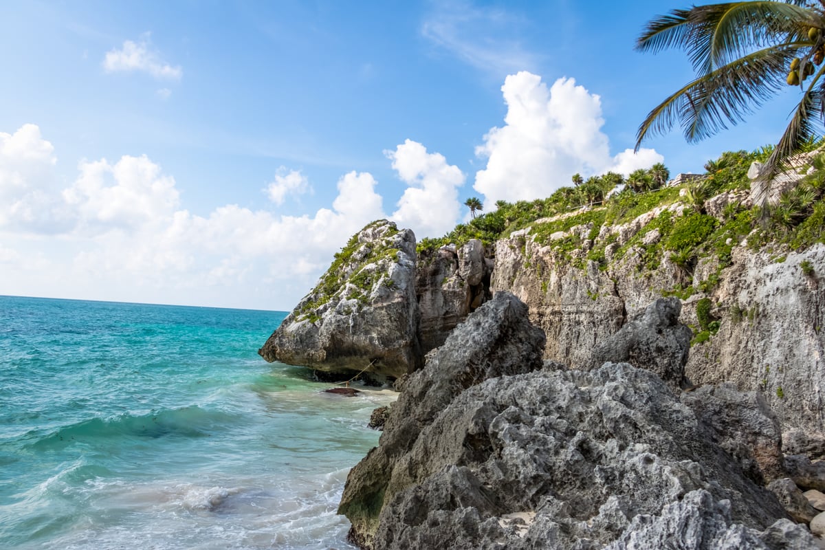 caribbean-beach-at-mayan-ruins-of-tulum-tulum-m-2023-11-27-05-17-39-utc