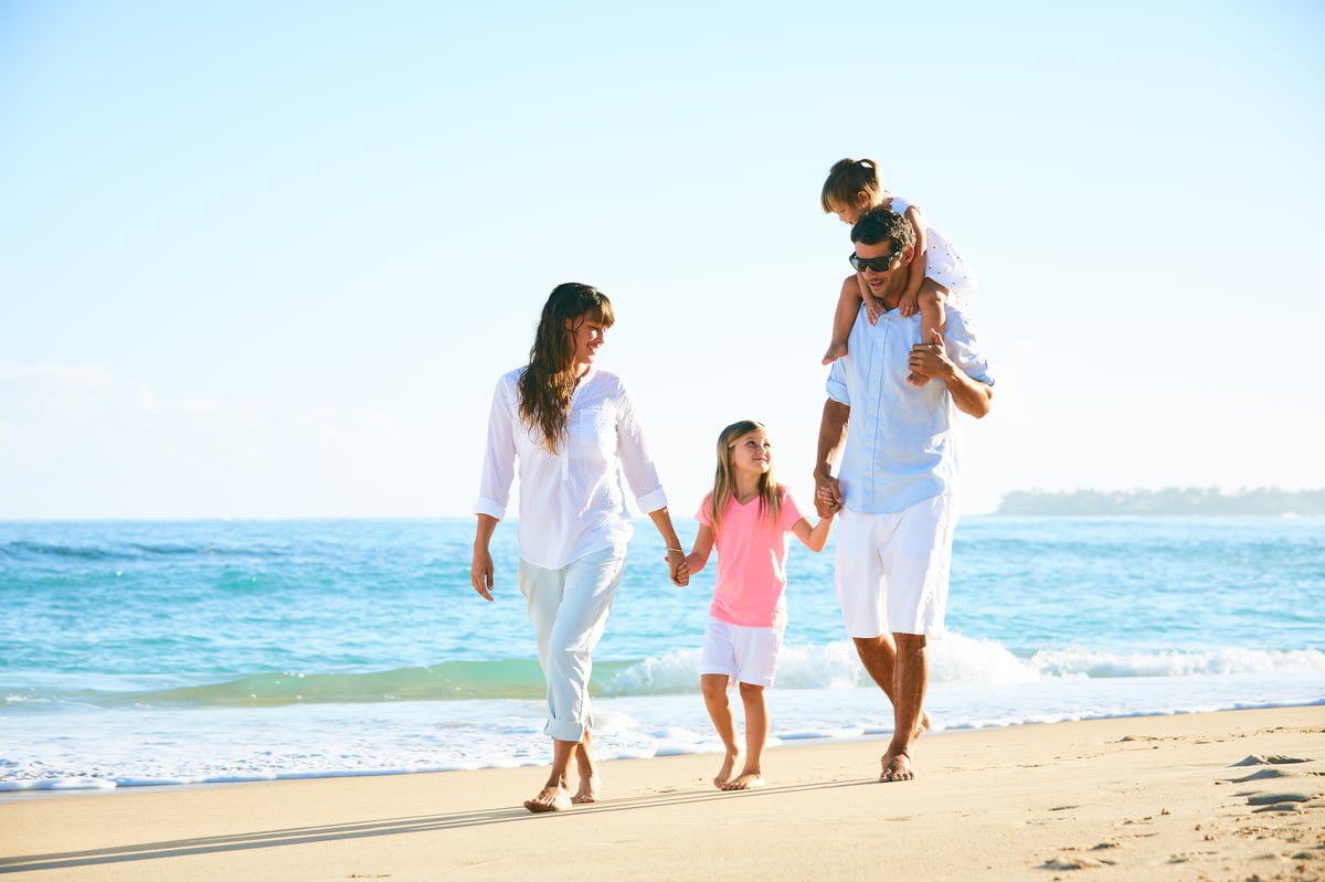 happy-family-on-the-beach-2024-09-15-10-04-48-utc