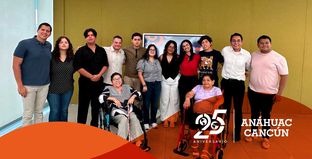 Alumnos de SINERGIA donan sillas de ruedas a quienes más lo necesitan