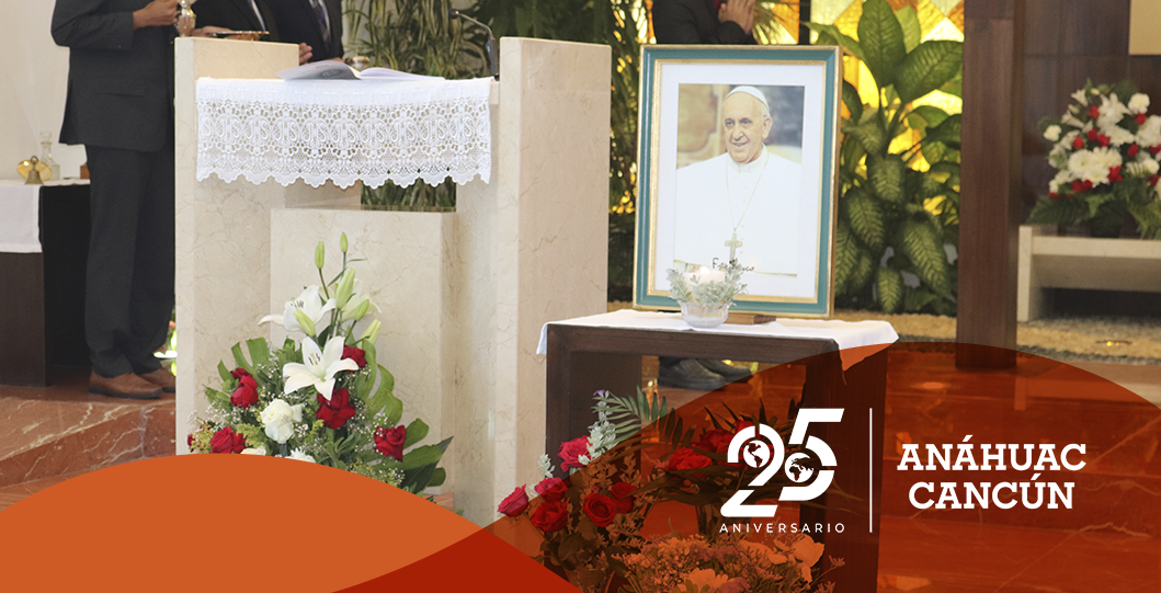 La Universidad Anáhuac Cancún celebra emotiva misa por el eterno descanso del Papa Francisco